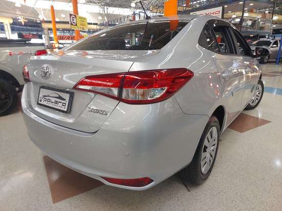 TOYOTA-YARIS-2020