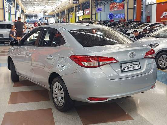 TOYOTA-YARIS-2020
