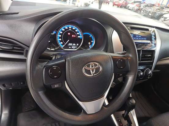 TOYOTA-YARIS-2020