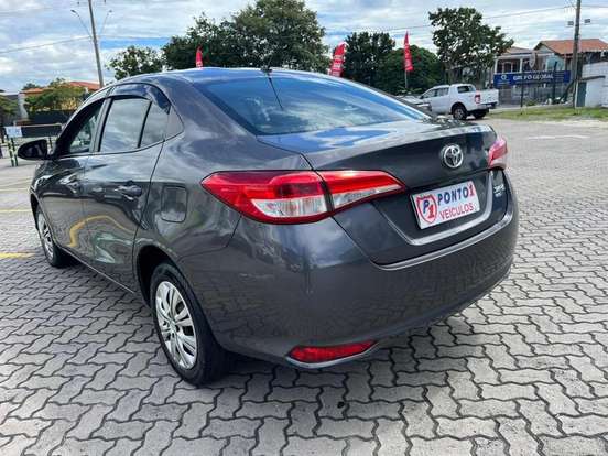TOYOTA-YARIS-2022