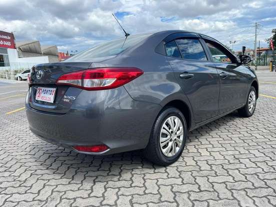 TOYOTA-YARIS-2022