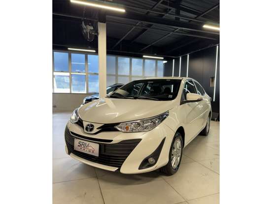 TOYOTA-YARIS-2018