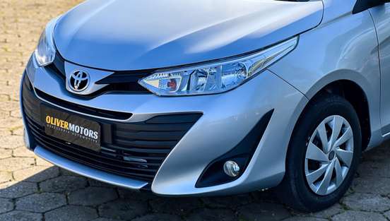 TOYOTA-YARIS-2019