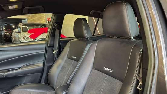TOYOTA-YARIS-2023