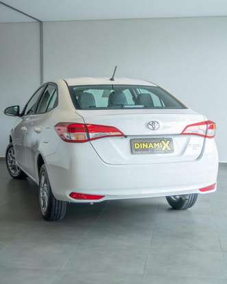 TOYOTA-YARIS-2023