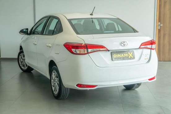 TOYOTA-YARIS-2023