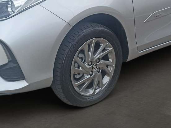 TOYOTA-YARIS-2024
