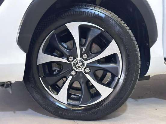TOYOTA-YARIS-2019