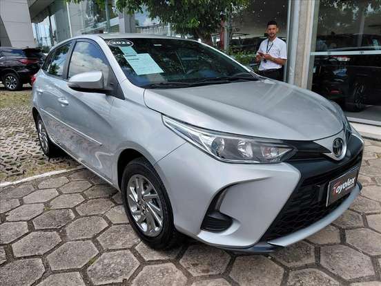 TOYOTA-YARIS-2022