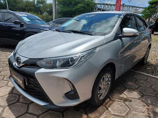 TOYOTA-YARIS-2022