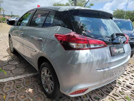 TOYOTA-YARIS-2022