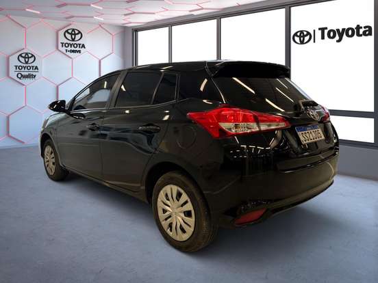 TOYOTA-YARIS-2023
