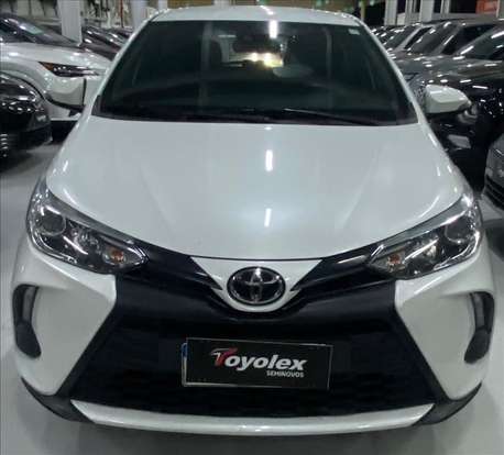 TOYOTA-YARIS-2022