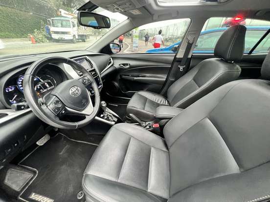 TOYOTA-YARIS-2021