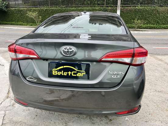 TOYOTA-YARIS-2021