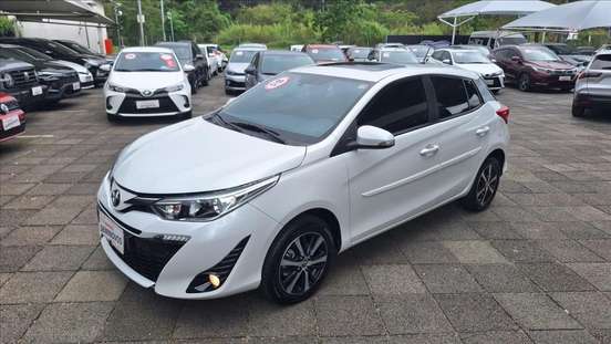 TOYOTA-YARIS-2021