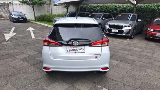 TOYOTA-YARIS-2021