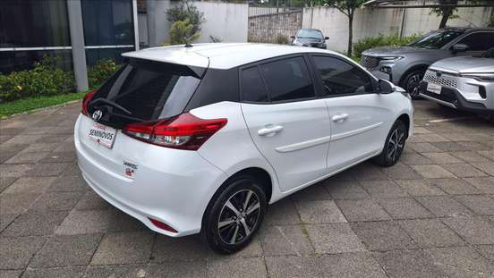 TOYOTA-YARIS-2021