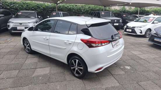 TOYOTA-YARIS-2021