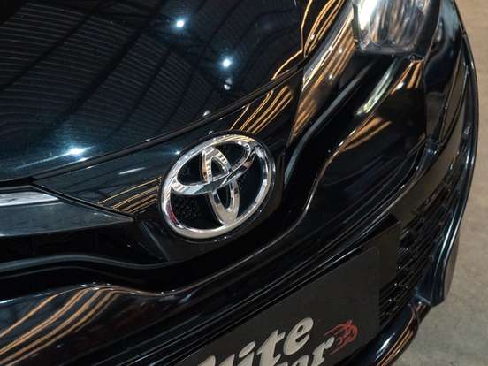 TOYOTA-YARIS-2018