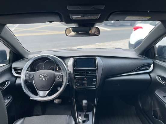 TOYOTA-YARIS-2022
