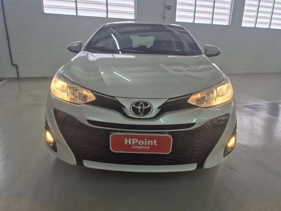 TOYOTA-YARIS-2021