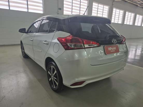 TOYOTA-YARIS-2021