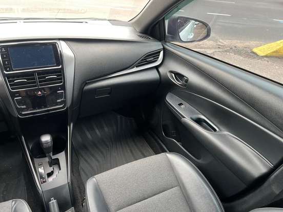TOYOTA-YARIS-2022