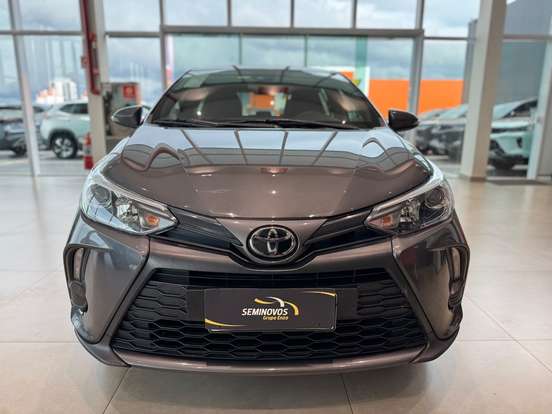 TOYOTA-YARIS-2024