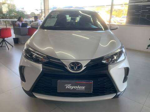 TOYOTA-YARIS-2023