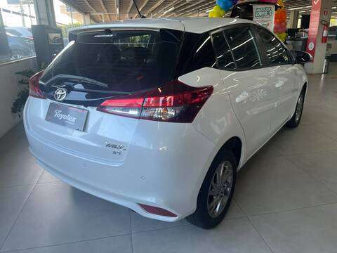 TOYOTA-YARIS-2023