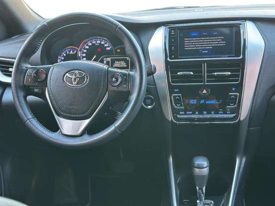 TOYOTA-YARIS-2019