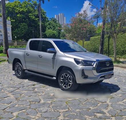 TOYOTA HILUX 2.8 D-4D TURBO DIESEL CD SRX 4X4 AUTOMÁTICO