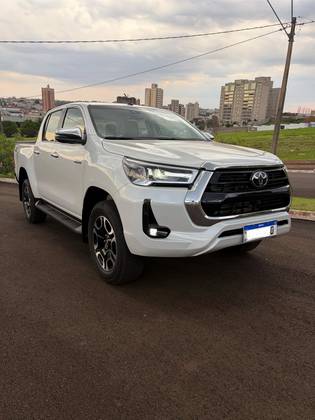 TOYOTA HILUX 2.8 D-4D TURBO DIESEL CD SRX 4X4 AUTOMÁTICO