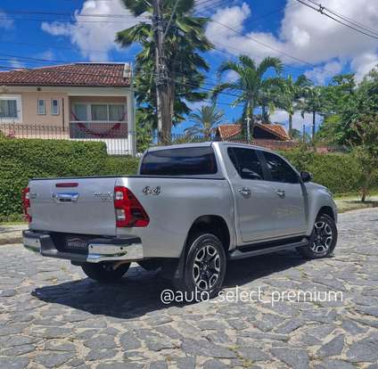 TOYOTA-HILUX-2024