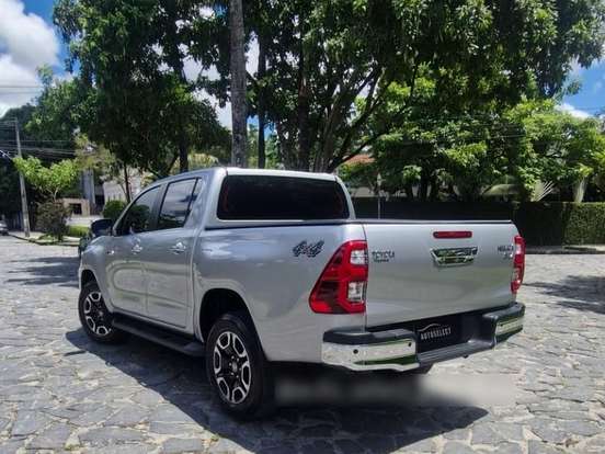 TOYOTA-HILUX-2.8 D-4D TURBO DIESEL CD SRX 4X4 AUTOMÁTICO TOYOTA-HILUX-2024