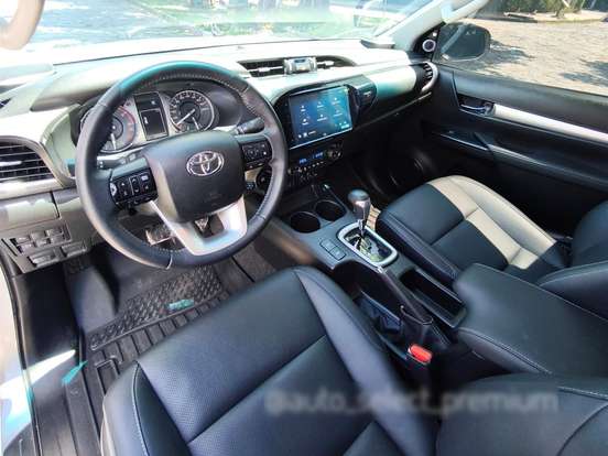 TOYOTA-HILUX-2.8 D-4D TURBO DIESEL CD SRX 4X4 AUTOMÁTICO TOYOTA-HILUX-2024