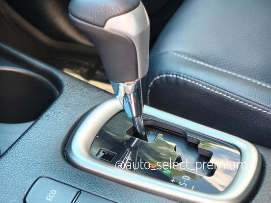 TOYOTA-HILUX-2.8 D-4D TURBO DIESEL CD SRX 4X4 AUTOMÁTICO TOYOTA-HILUX-2024