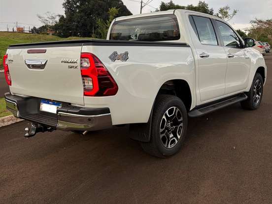 TOYOTA-HILUX-2.8 D-4D TURBO DIESEL CD SRX 4X4 AUTOMÁTICO TOYOTA-HILUX-2025