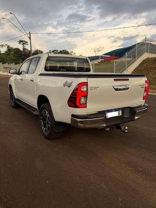 TOYOTA-HILUX-2025