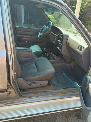 TOYOTA HILUX 2.8 SR5 4X4 CD 8V DIESEL 4P MANUAL