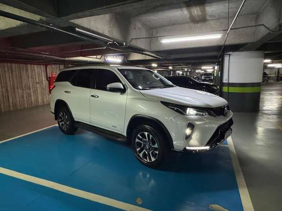 TOYOTA-HILUX SW4-2024