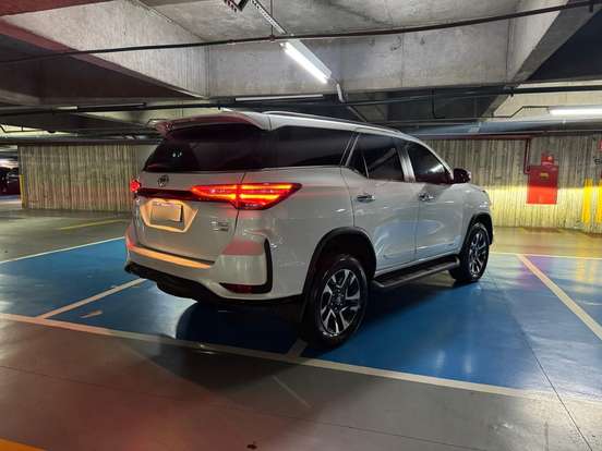 TOYOTA-HILUX SW4-2024