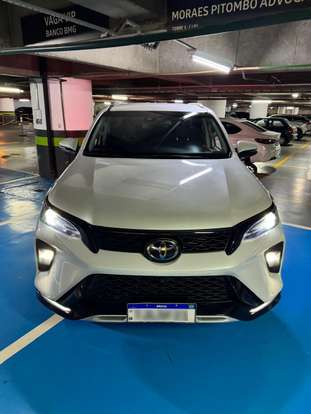 TOYOTA-HILUX SW4-2024
