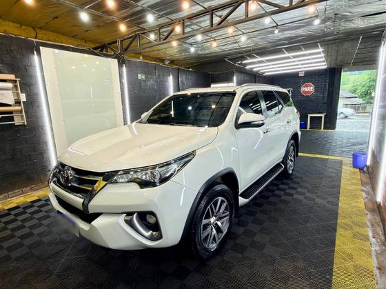 TOYOTA HILUX SW4 2.8 SRX 4X4 16V TURBO INTERCOOLER DIESEL 4P AUTOMÁTICO