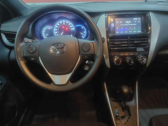 TOYOTA-YARIS-2021