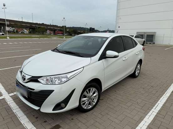TOYOTA-YARIS-2019
