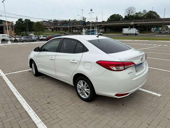 TOYOTA-YARIS-2019