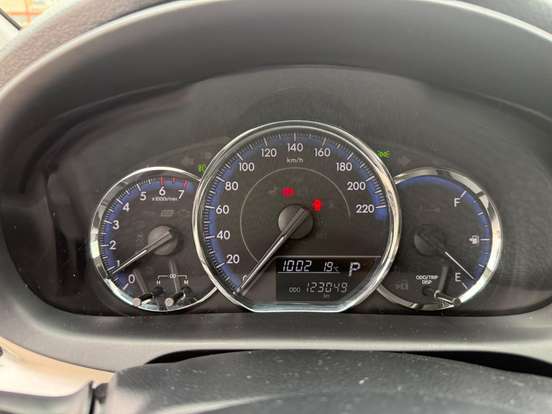 TOYOTA-YARIS-2019