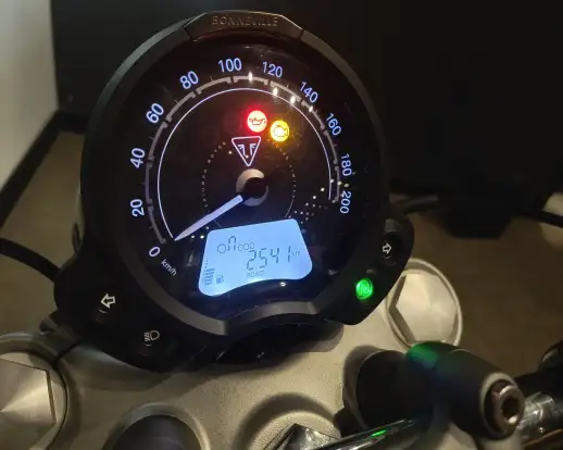 TRIUMPH-BONNEVILLE SPEEDMASTER-2025